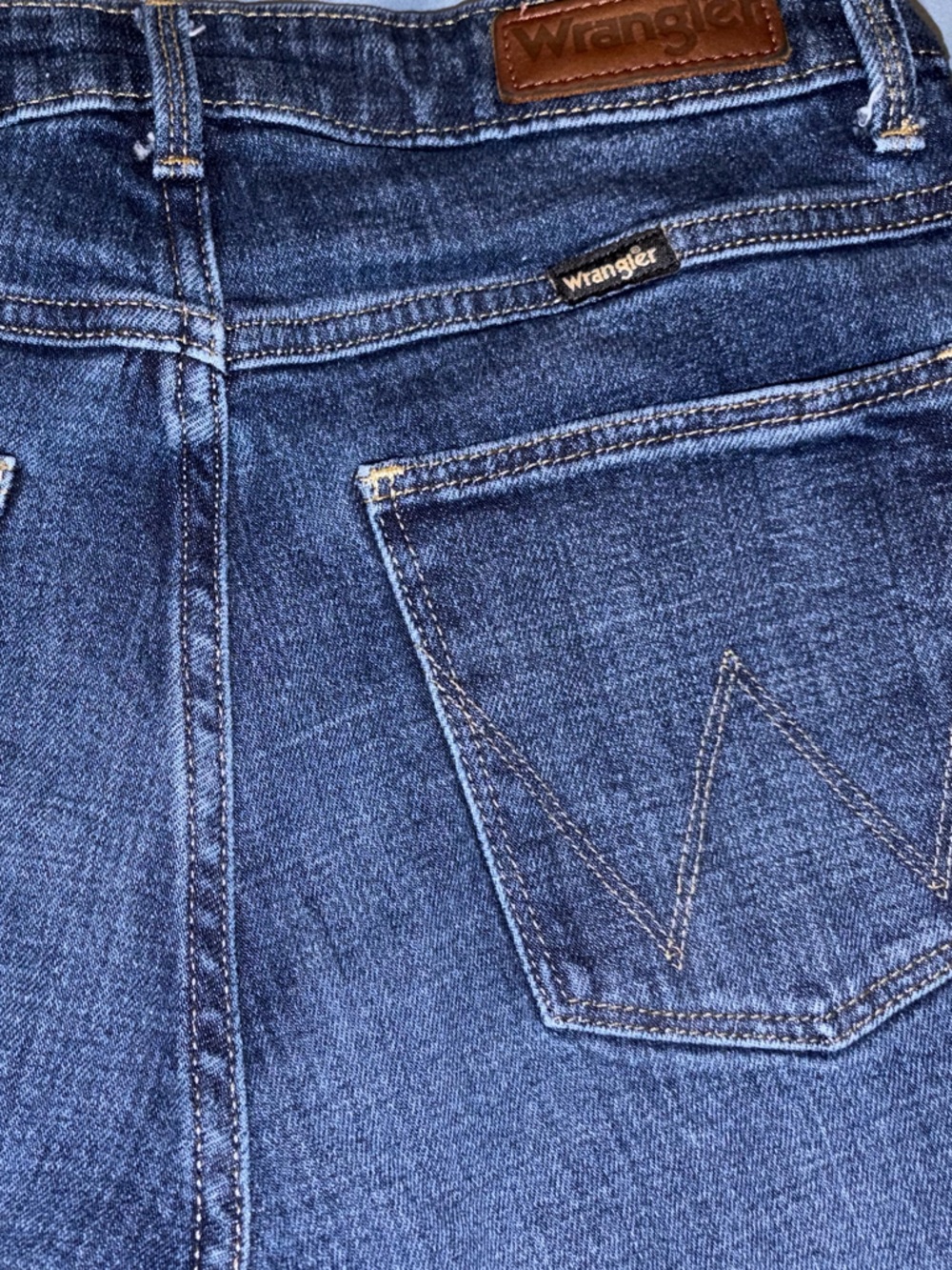 Wrangler High-Rise Deep Indigo Fierce Flare Jeans Size 4 32” inseam EUC - Picture 4 of 7